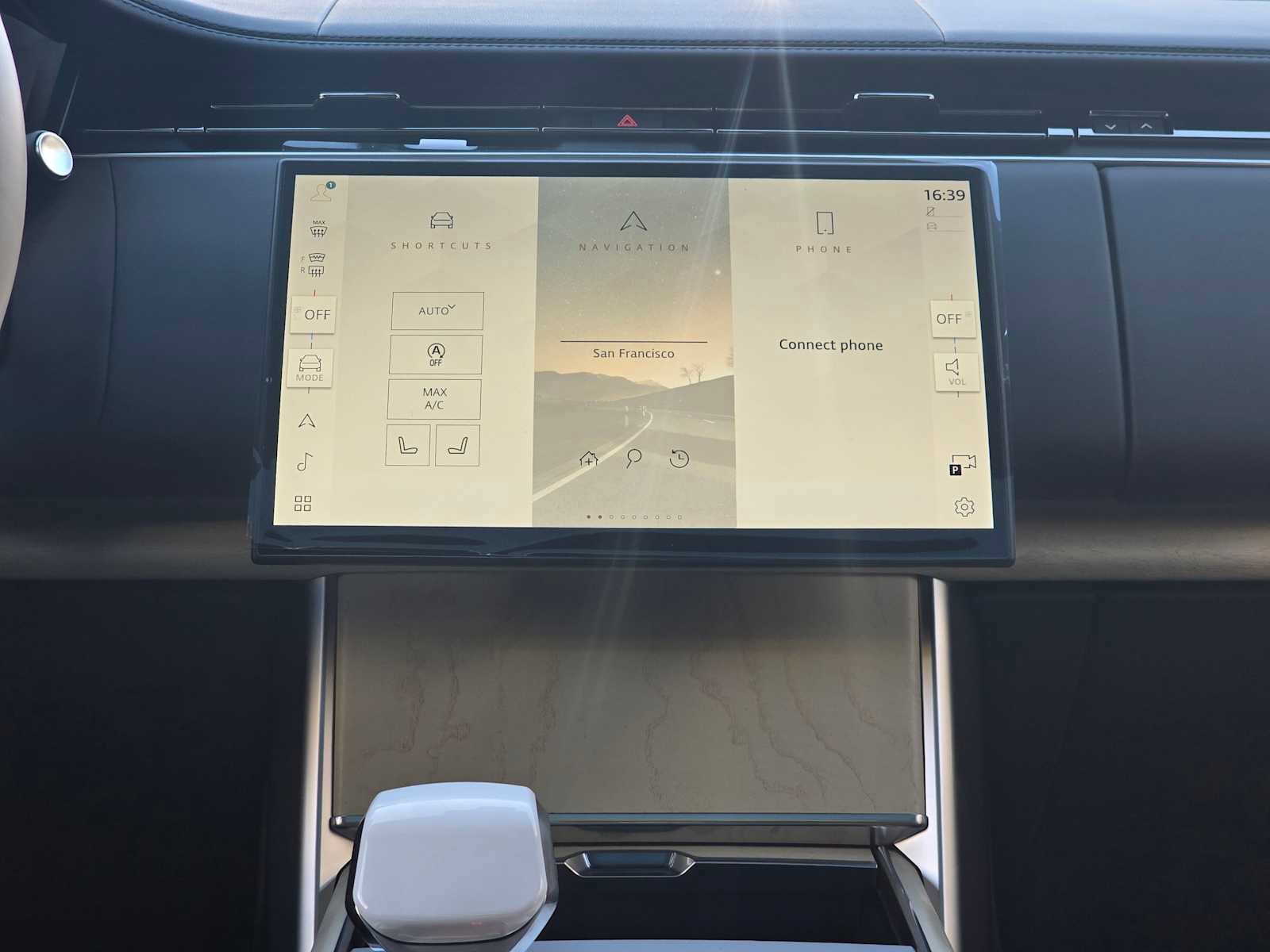 New 2025 Land Rover Range Rover SV image 17