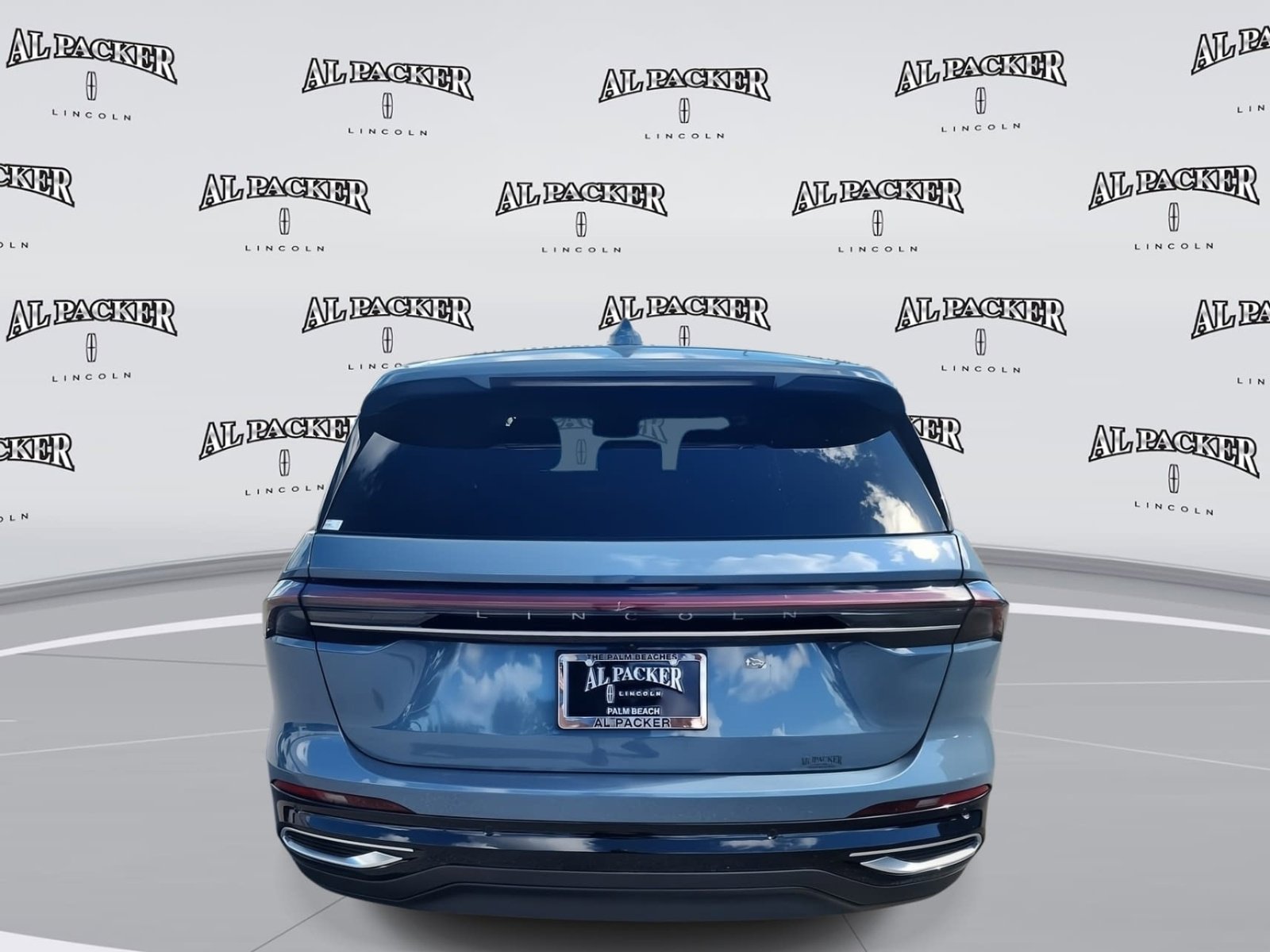 Used 2025 Lincoln Nautilus Premier image 4