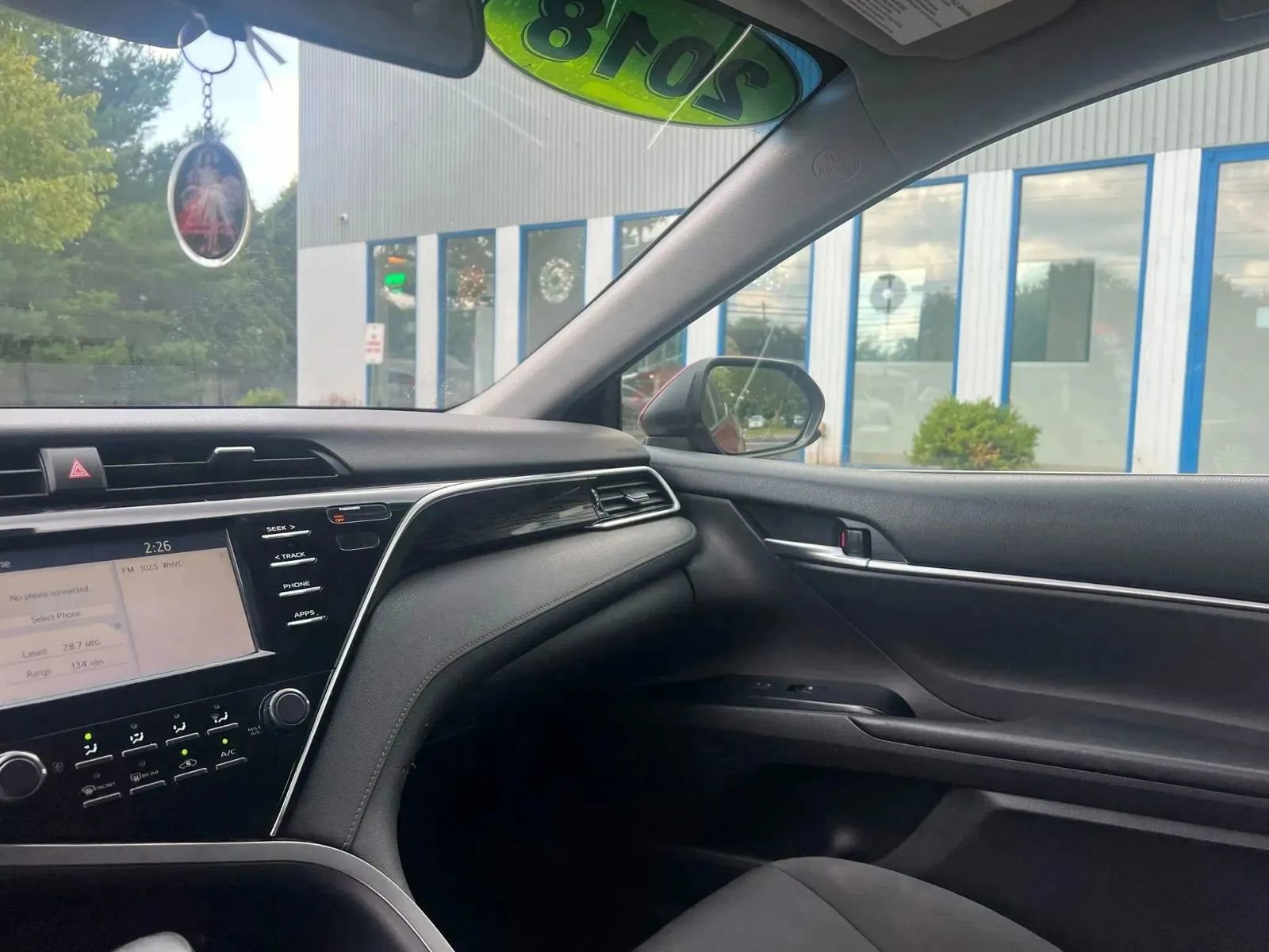 Used 2018 Toyota Camry LE image 20