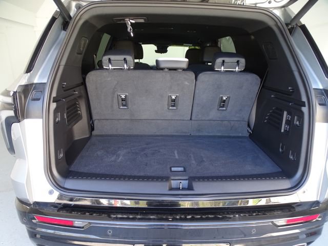 Used 2025 Chevrolet Traverse High Country w/ LPO, Floor Liner Package AWD/4WD image 21