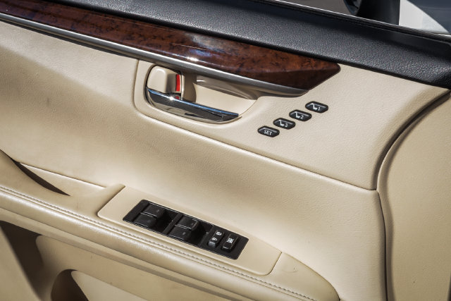 Used 2015 Lexus ES 350 w/ Luxury Package FWD image 39