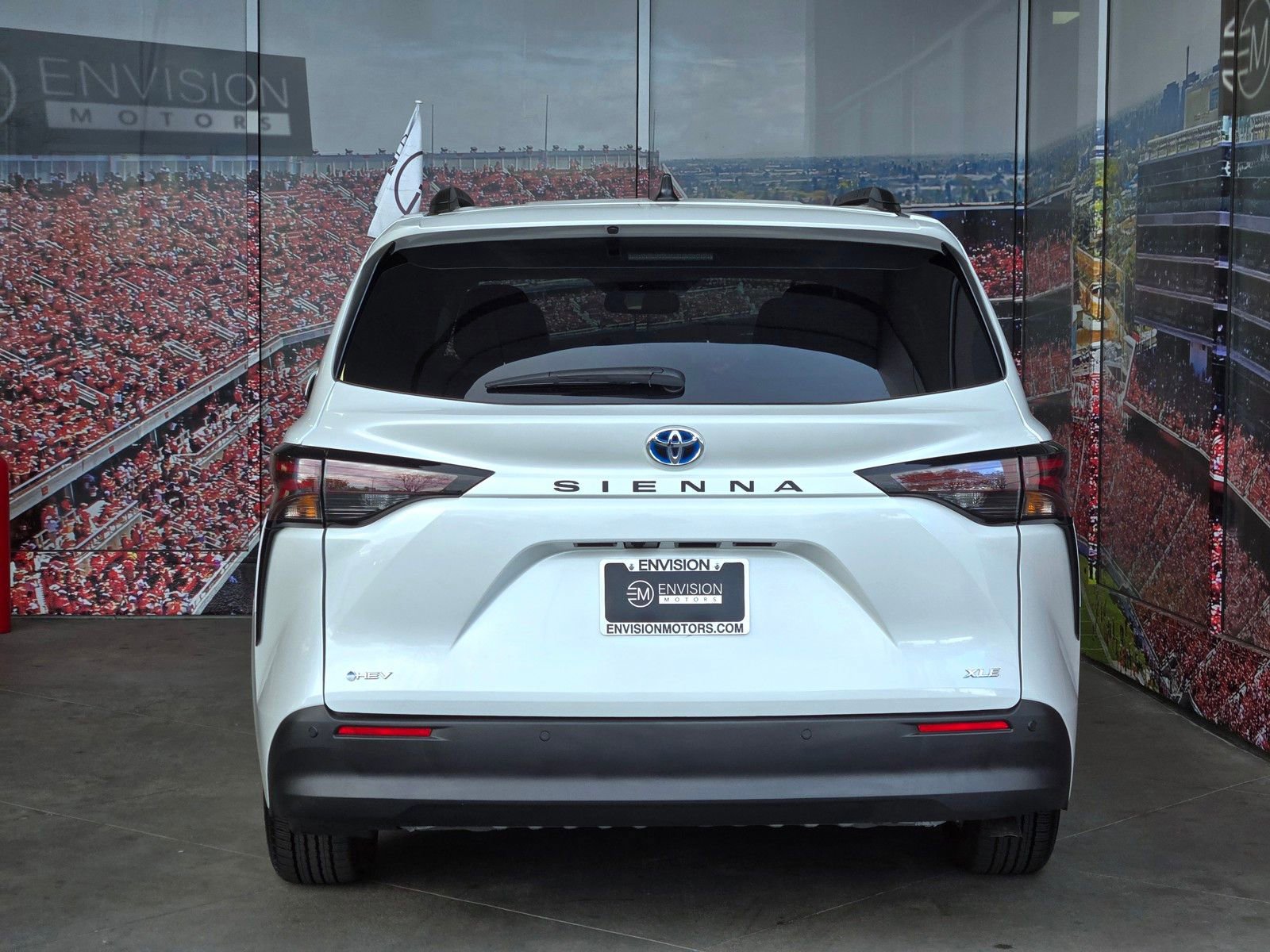 Used 2025 Toyota Sienna XLE w/ XLE Plus Package FWD image 7