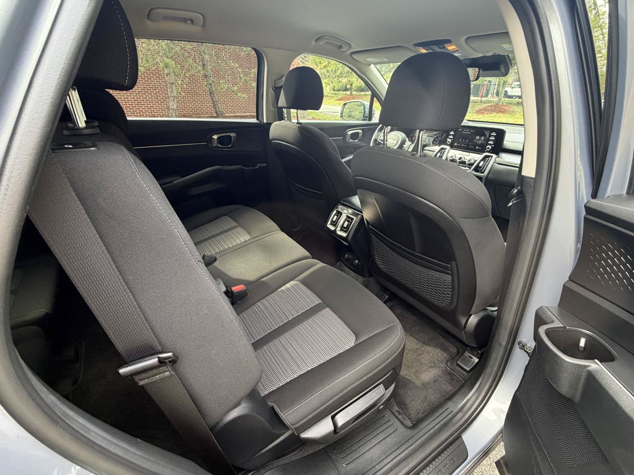 Used 2023 Kia Sorento LX AWD/4WD image 11