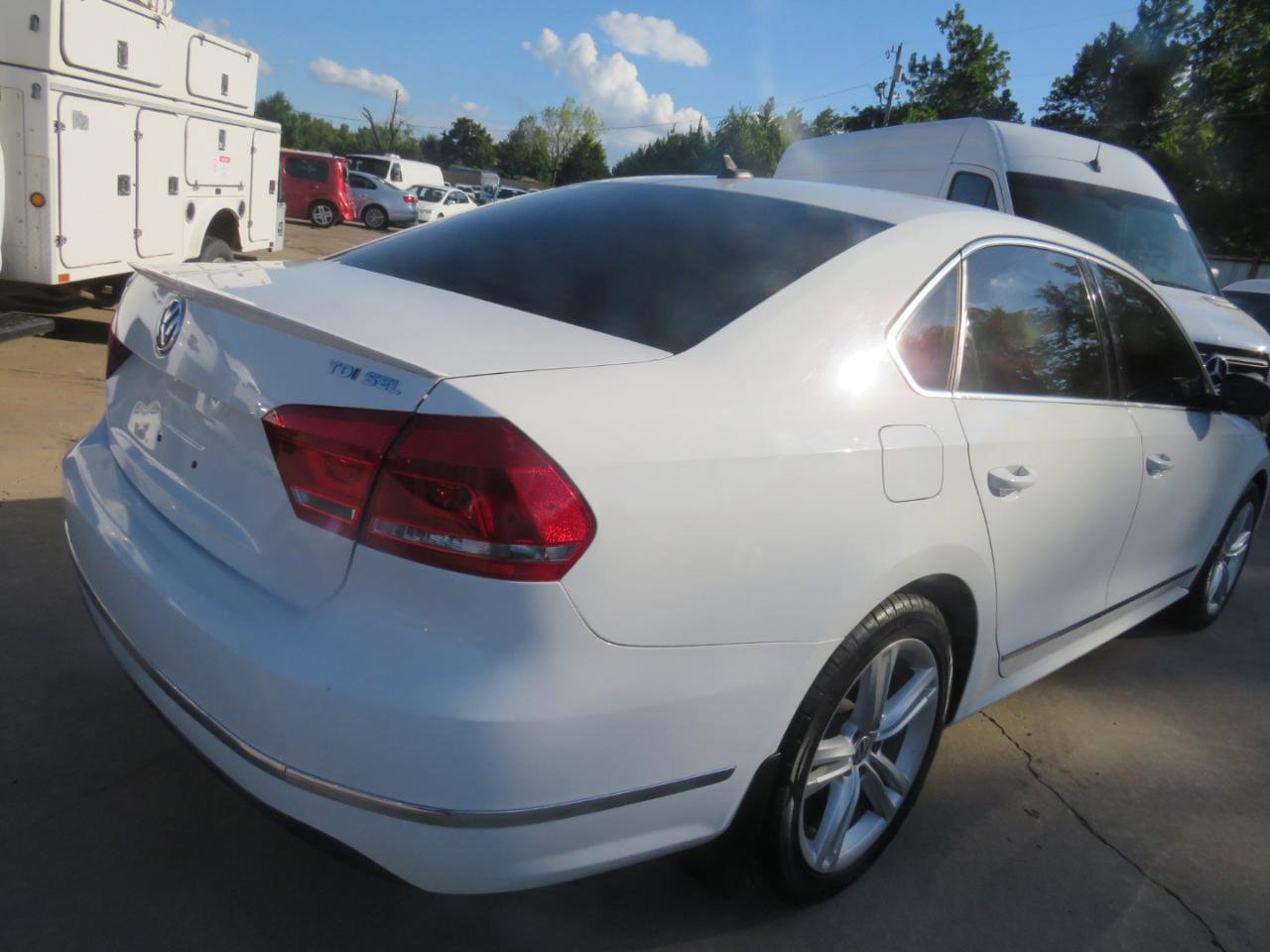 Used 2013 Volkswagen Passat TDI SEL Premium image 4
