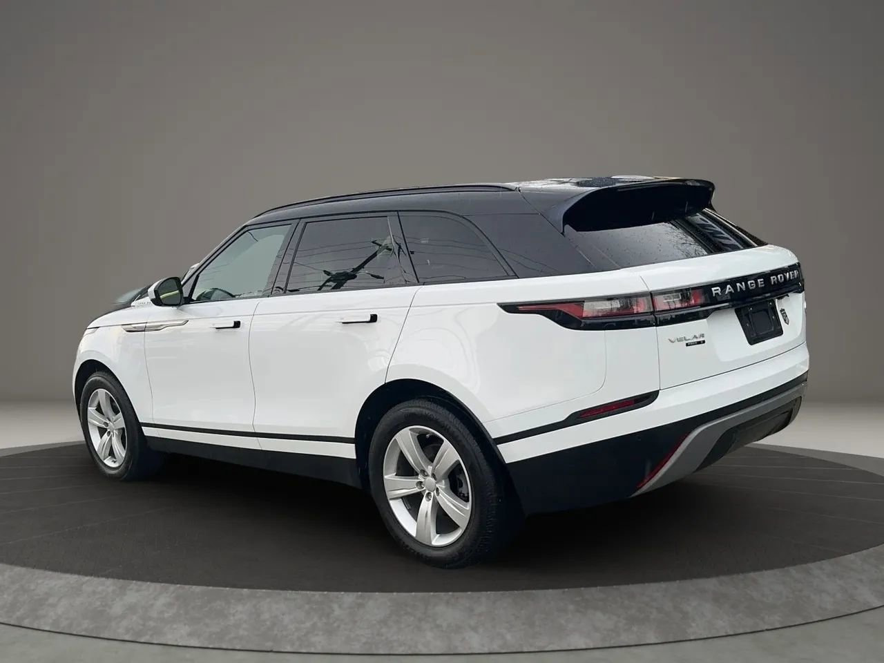 Used 2018 Land Rover Range Rover Velar S image 3