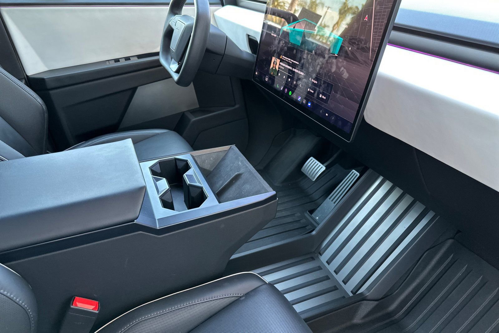 Used 2024 Tesla Cybertruck AWD Crew Cab image 16