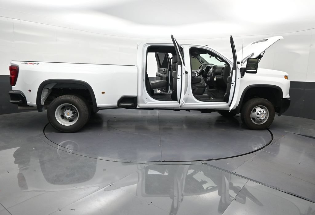 Used 2025 Chevrolet Silverado 3500 W/T AWD/4WD image 32