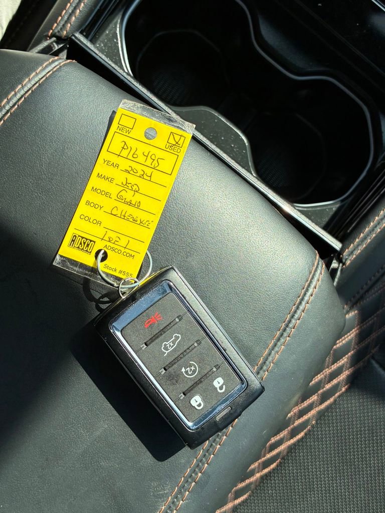 Used 2024 Jeep Grand Cherokee L Summit image 32