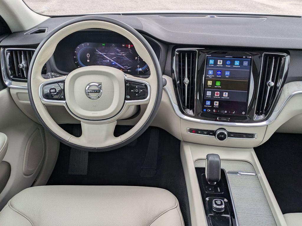 Used 2024 Volvo S60 B5 Plus image 22