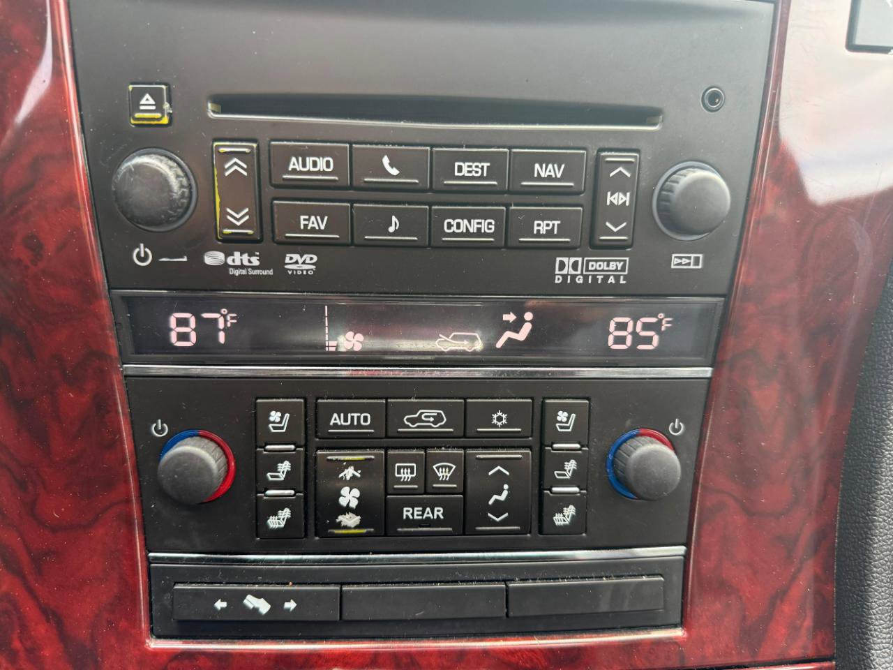 Used 2012 Cadillac Escalade Luxury AWD/4WD image 31
