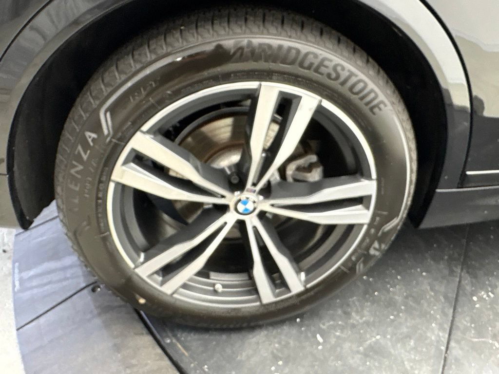 Used 2024 BMW X7 xDrive40i w/ M Sport Package AWD/4WD image 17