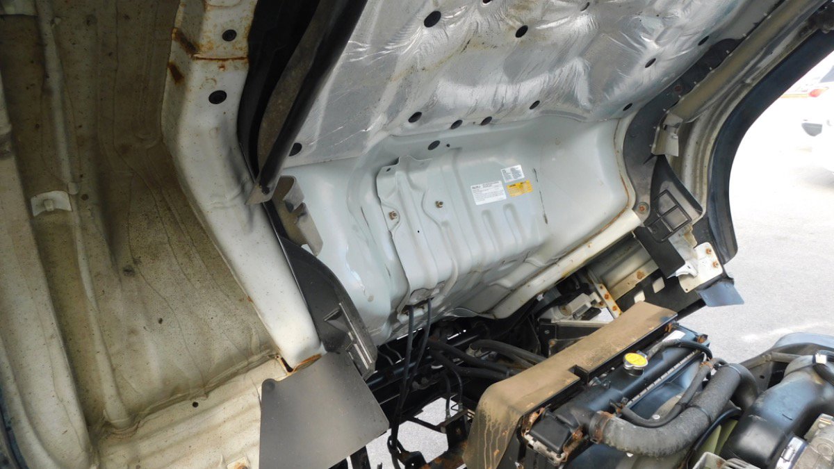 Used 2020 Isuzu NPR image 23