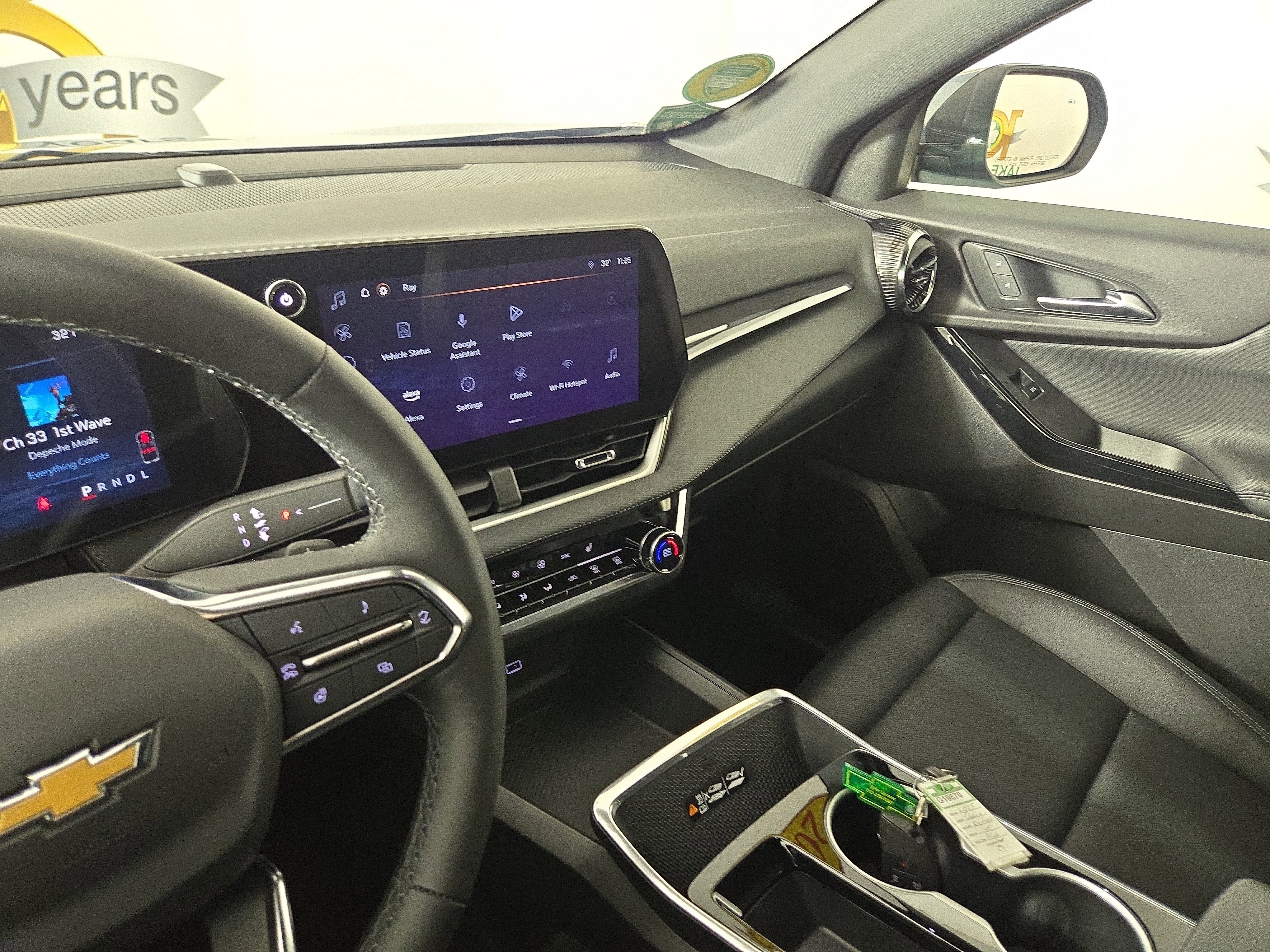 Used 2025 Chevrolet Equinox LT w/ Convenience Package II image 24