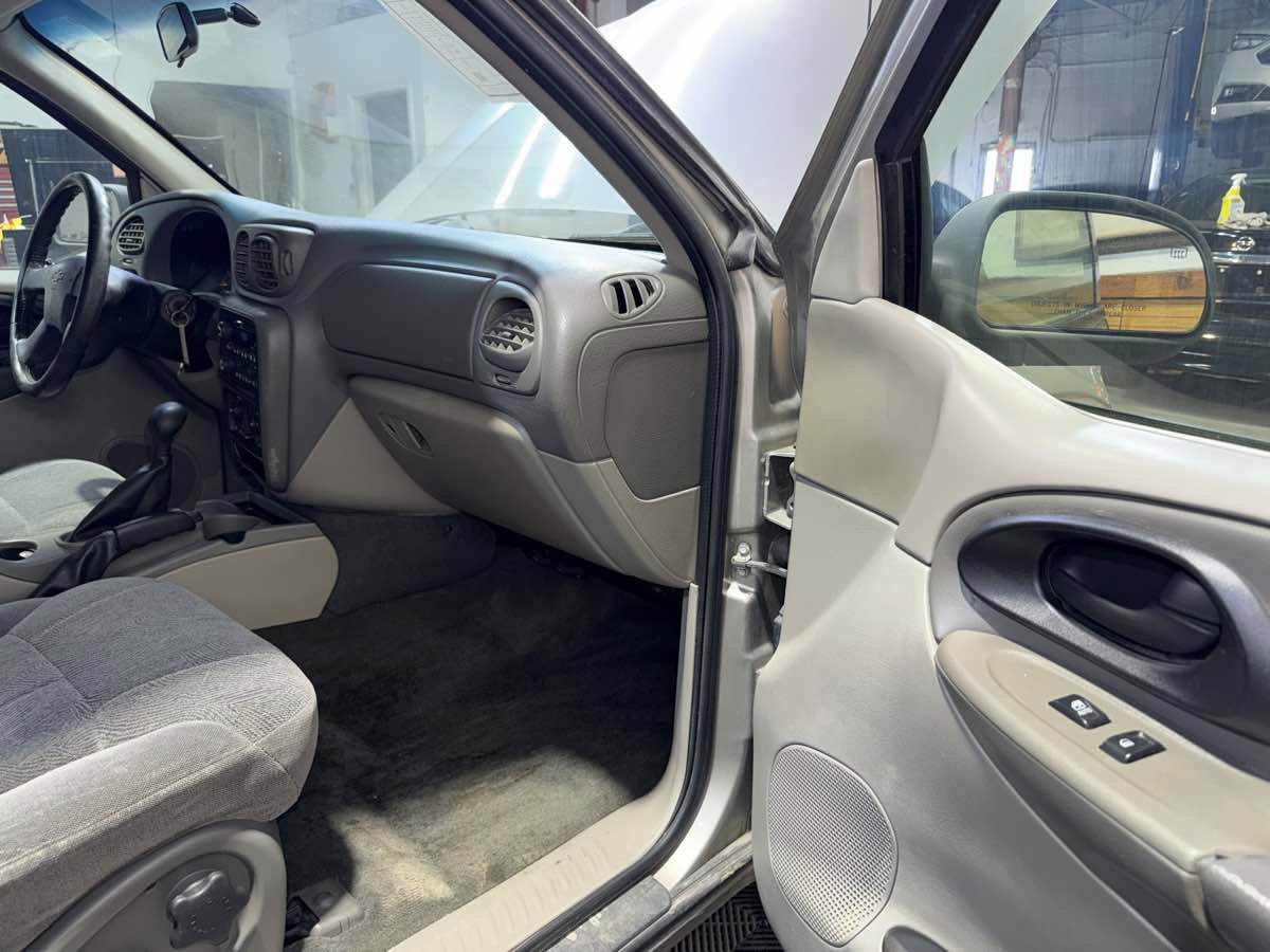 Used 2003 Chevrolet TrailBlazer LT image 26