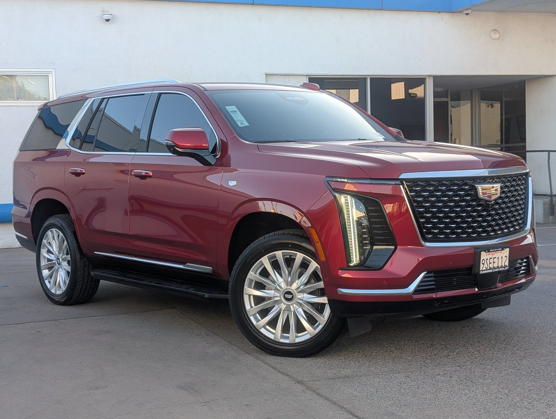 Used 2025 Cadillac Escalade Luxury AWD/4WD image 2