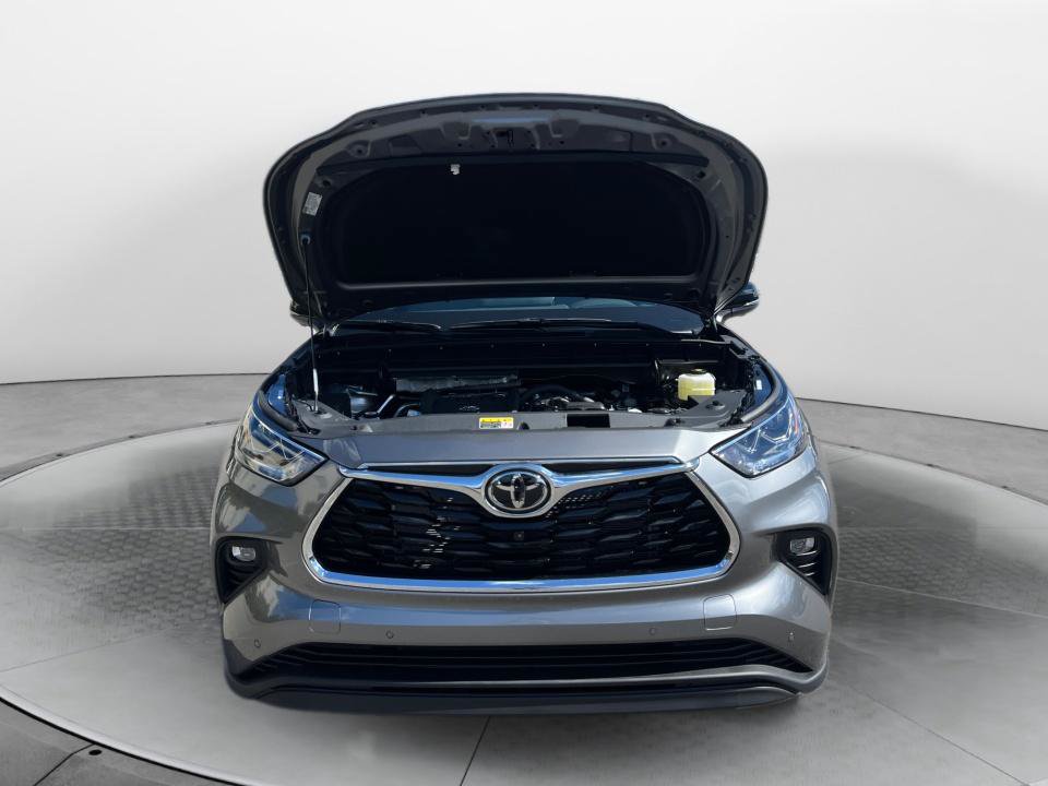 New 2026 Toyota Highlander Limited AWD/4WD image 16