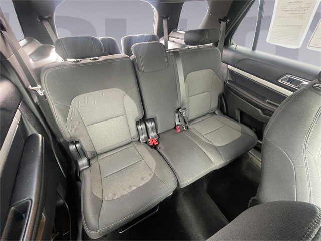Used 2017 Ford Explorer XLT image 18