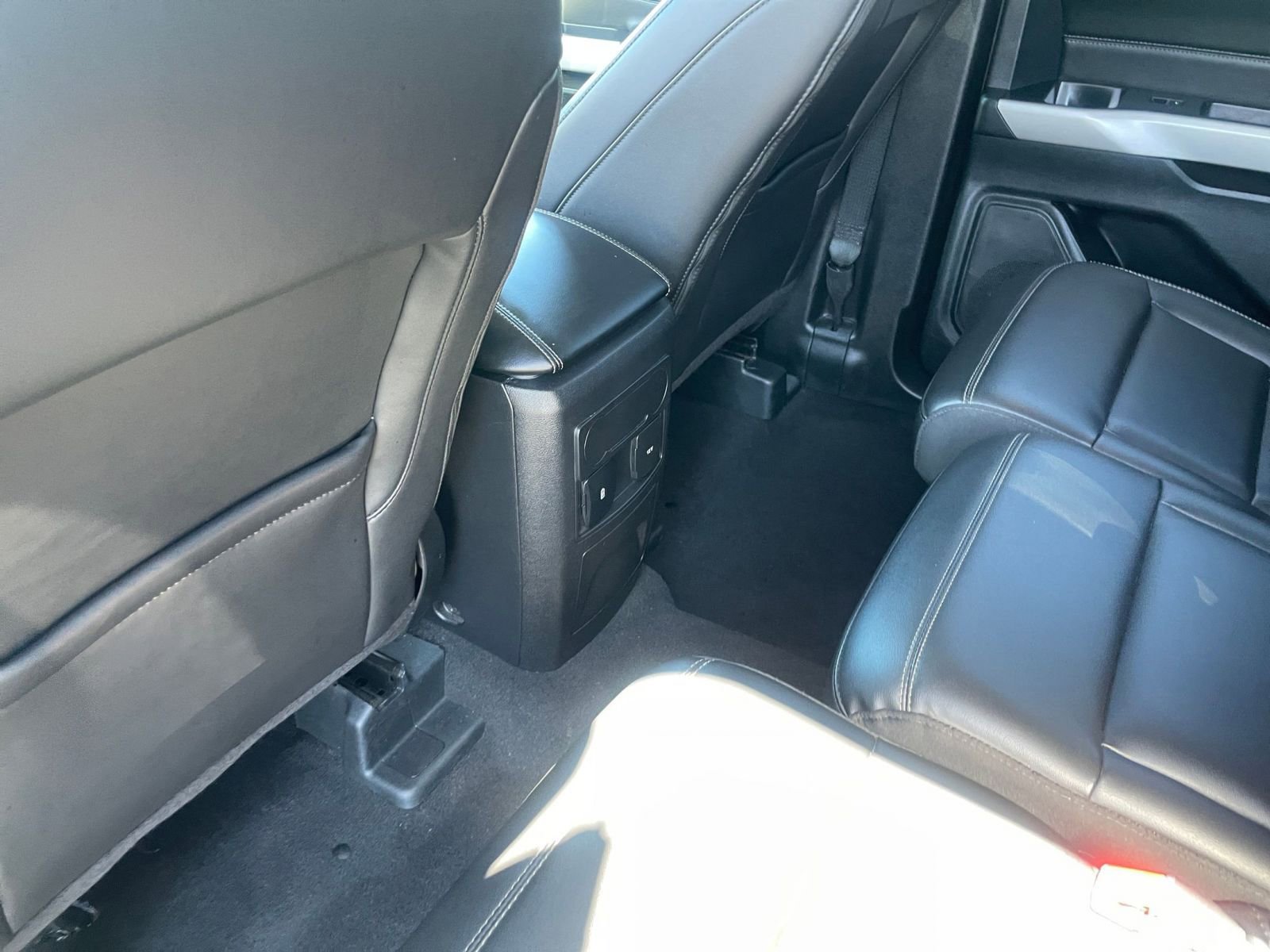 Used 2024 Ford Explorer XLT w/ Equipment Group 202A image 24