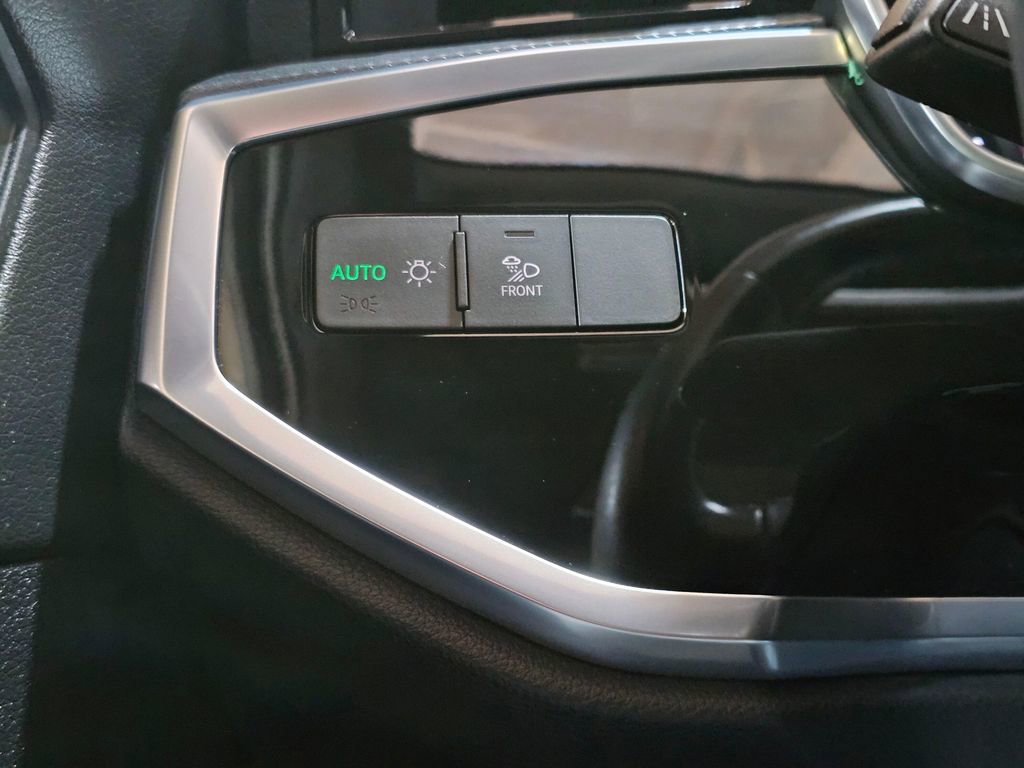 Used 2019 Audi Q3 2.0T Prestige w/ Prestige Package image 18