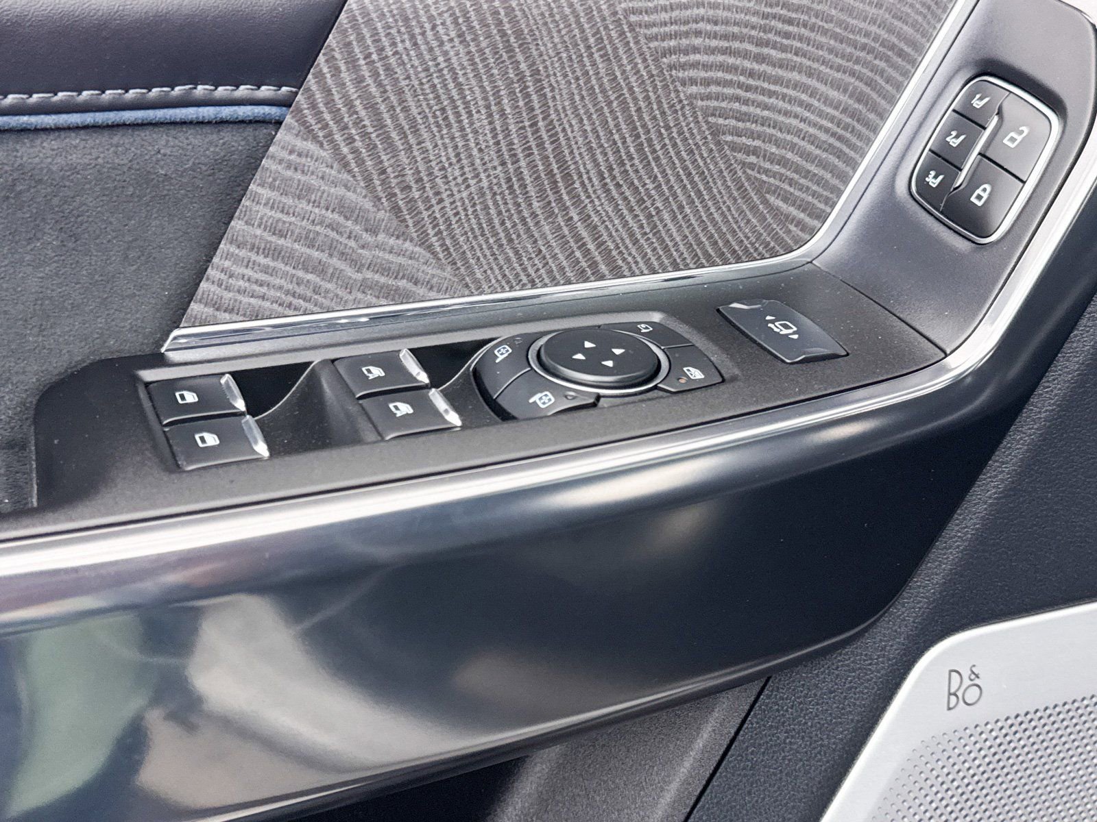 Used 2025 Ford F350 Platinum w/ Tremor Off-Road Package image 28