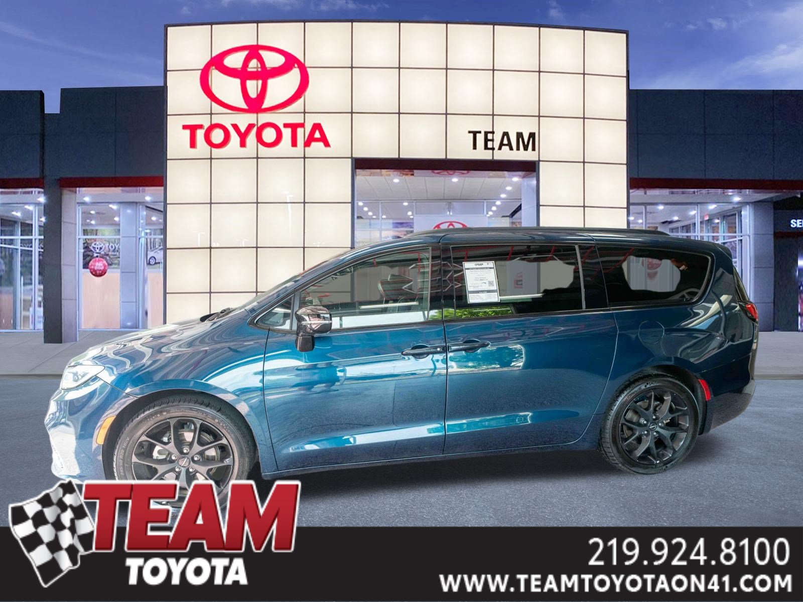 Used 2025 Chrysler Pacifica Limited FWD image 1