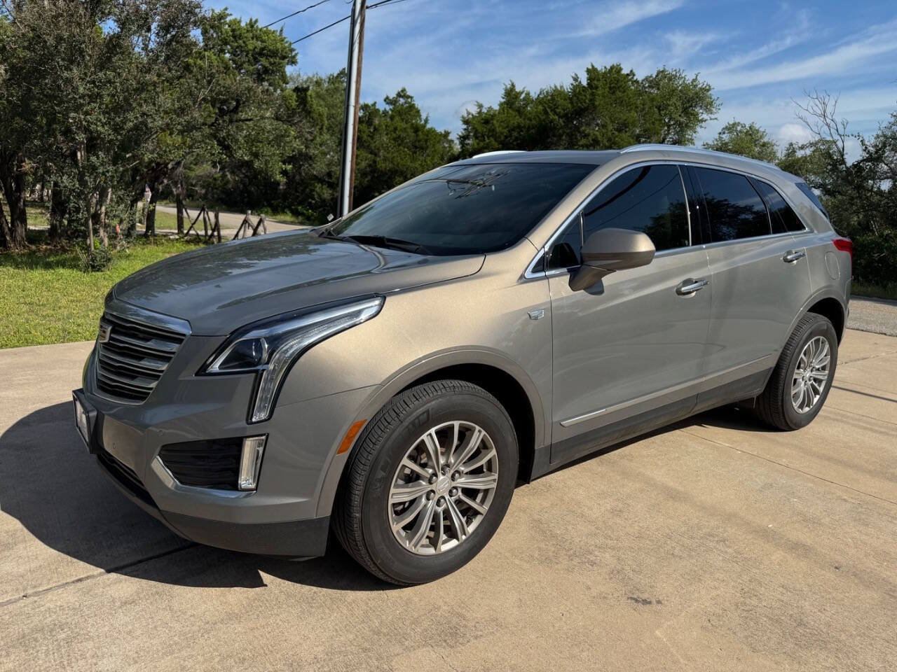 Used 2017 Cadillac XT5 Luxury w/ Driver Awareness Package FWD image 6
