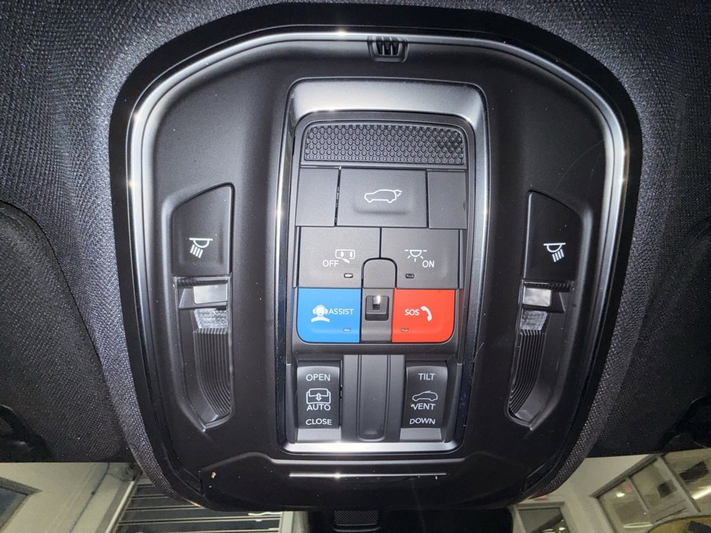 Certified 2025 Jeep Grand Cherokee Altitude image 34