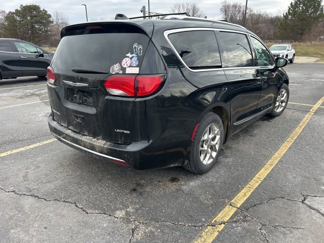 Used 2019 Chrysler Pacifica Limited image 4