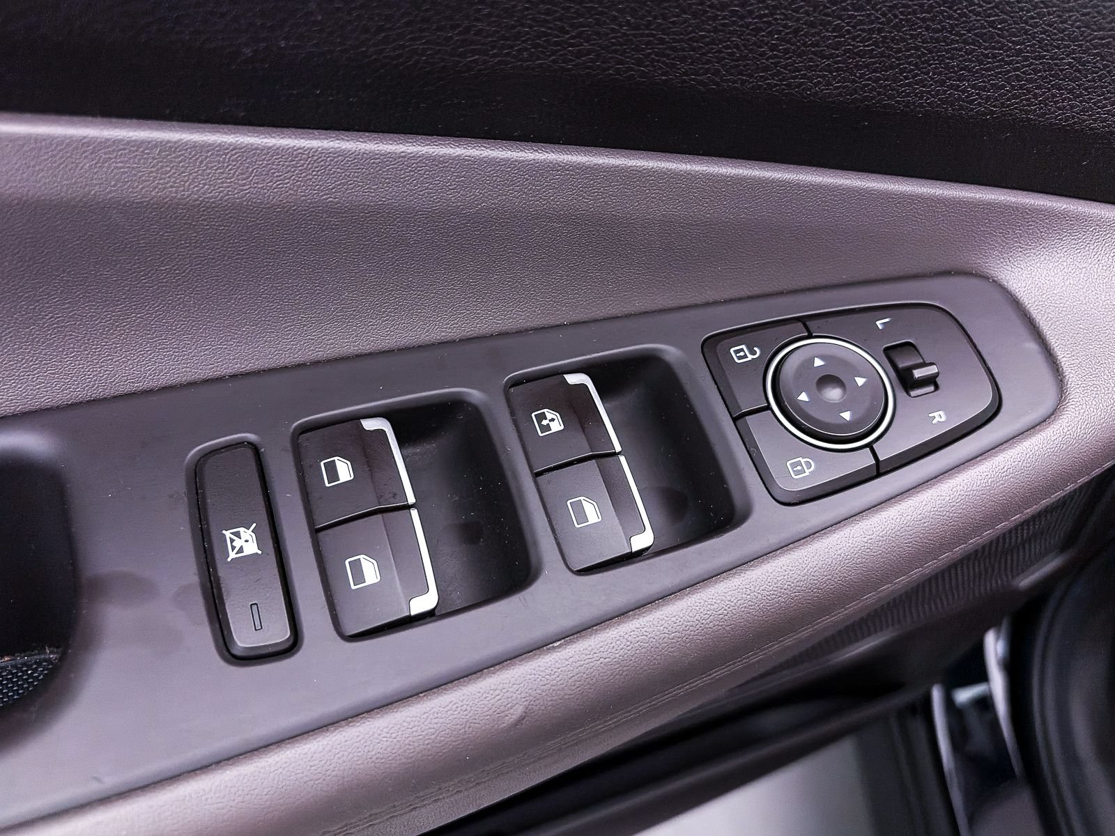 Used 2020 Hyundai Santa Fe SE FWD image 15