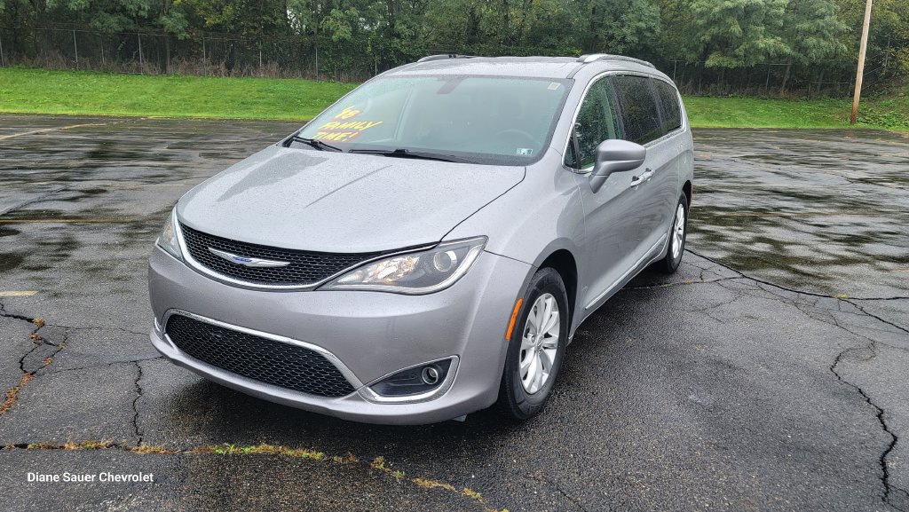 Used 2018 Chrysler Pacifica Touring-L FWD image 5