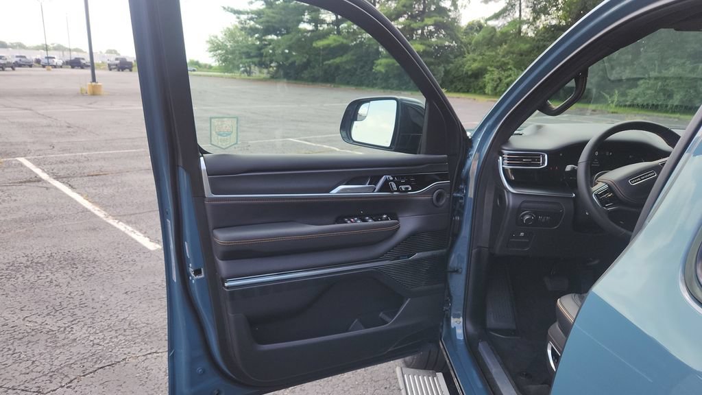 New 2026 Jeep Grand Wagoneer Summit AWD/4WD image 17