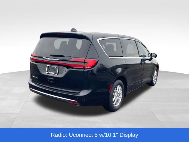 Used 2024 Chrysler Pacifica Touring-L FWD image 3