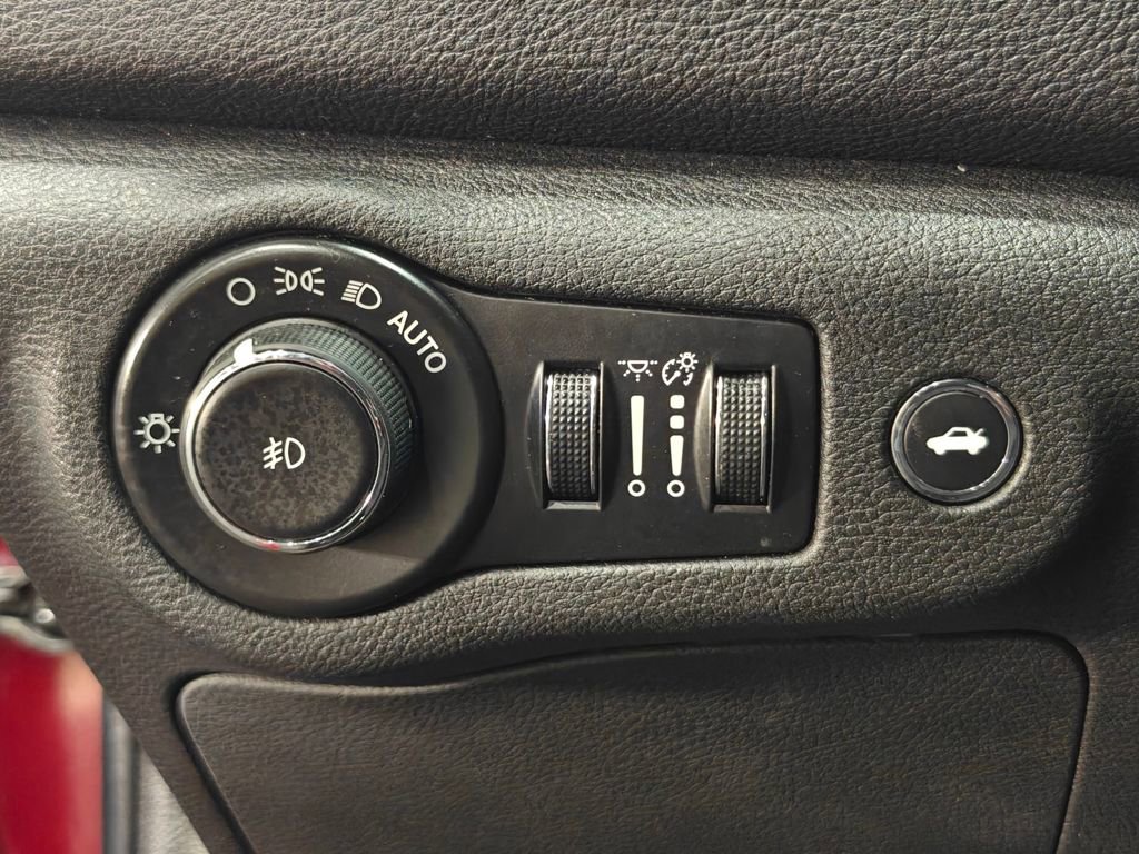 Used 2015 Chrysler 200 Limited w/ Comfort Group image 44