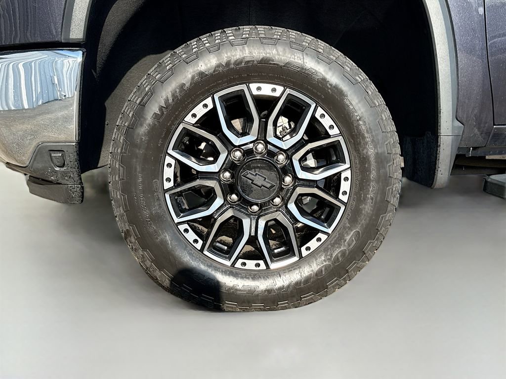 Used 2024 Chevrolet Silverado 2500 LTZ w/ LTZ Plus Package AWD/4WD image 33