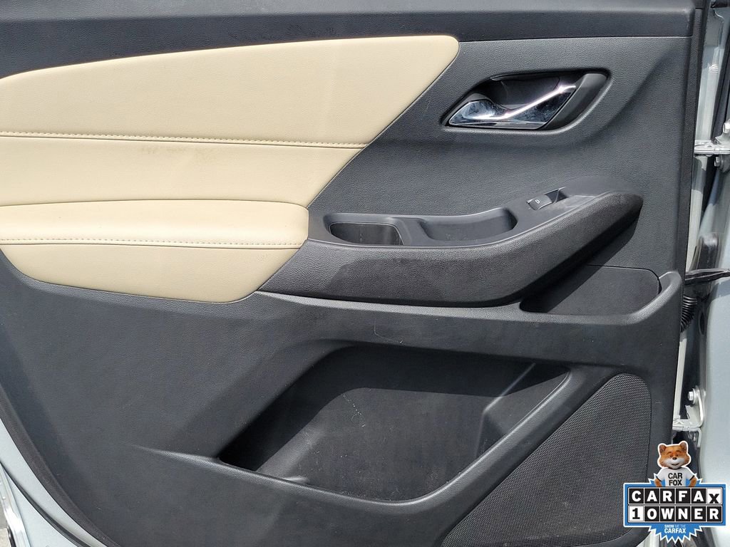 Used 2022 Chevrolet Traverse LS FWD image 15
