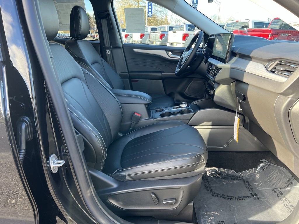 New 2025 Ford Escape SE w/ PHEV Premium Package image 31