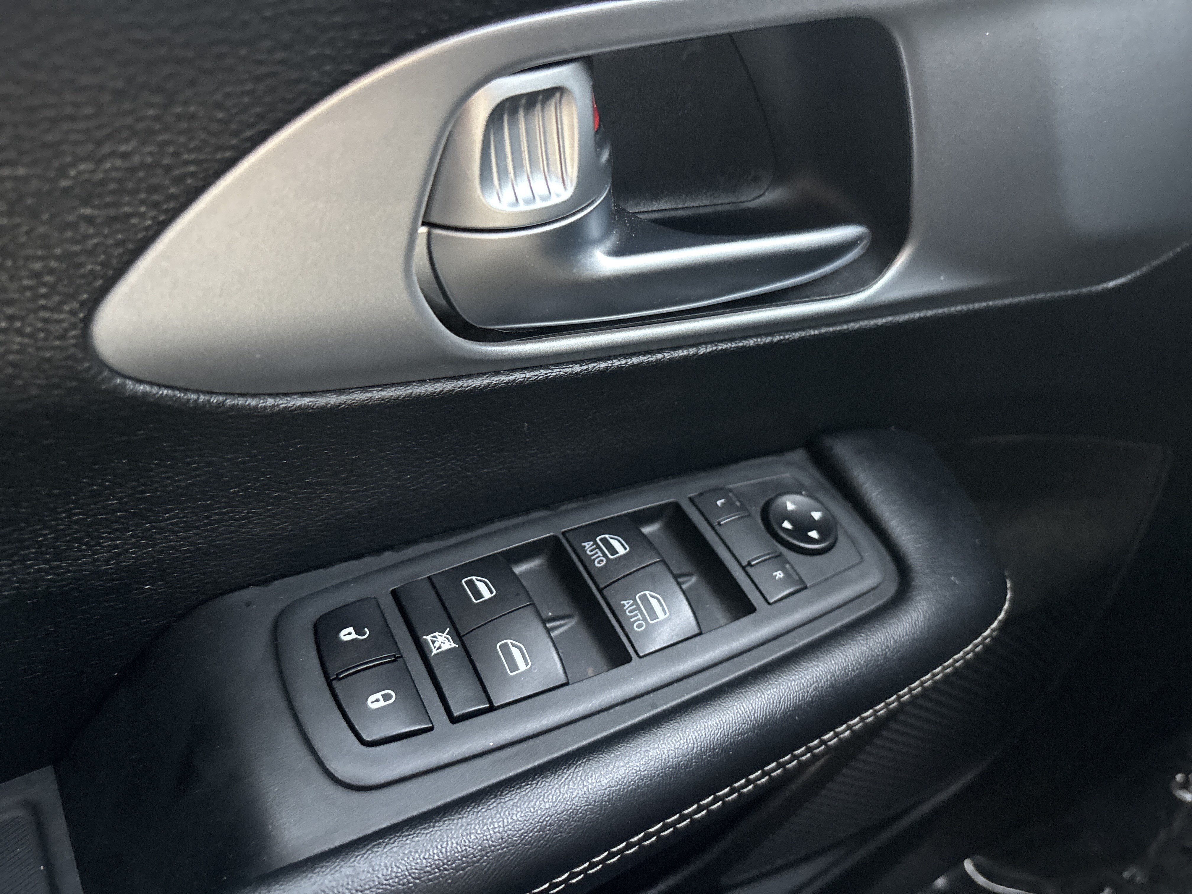 Used 2020 Chrysler Pacifica Touring w/ S Appearance Package FWD image 20