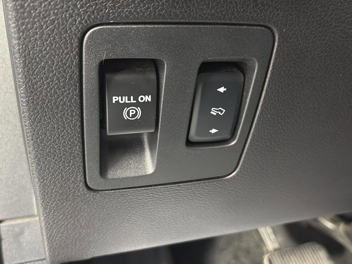 Used 2018 Ford Expedition XLT image 28