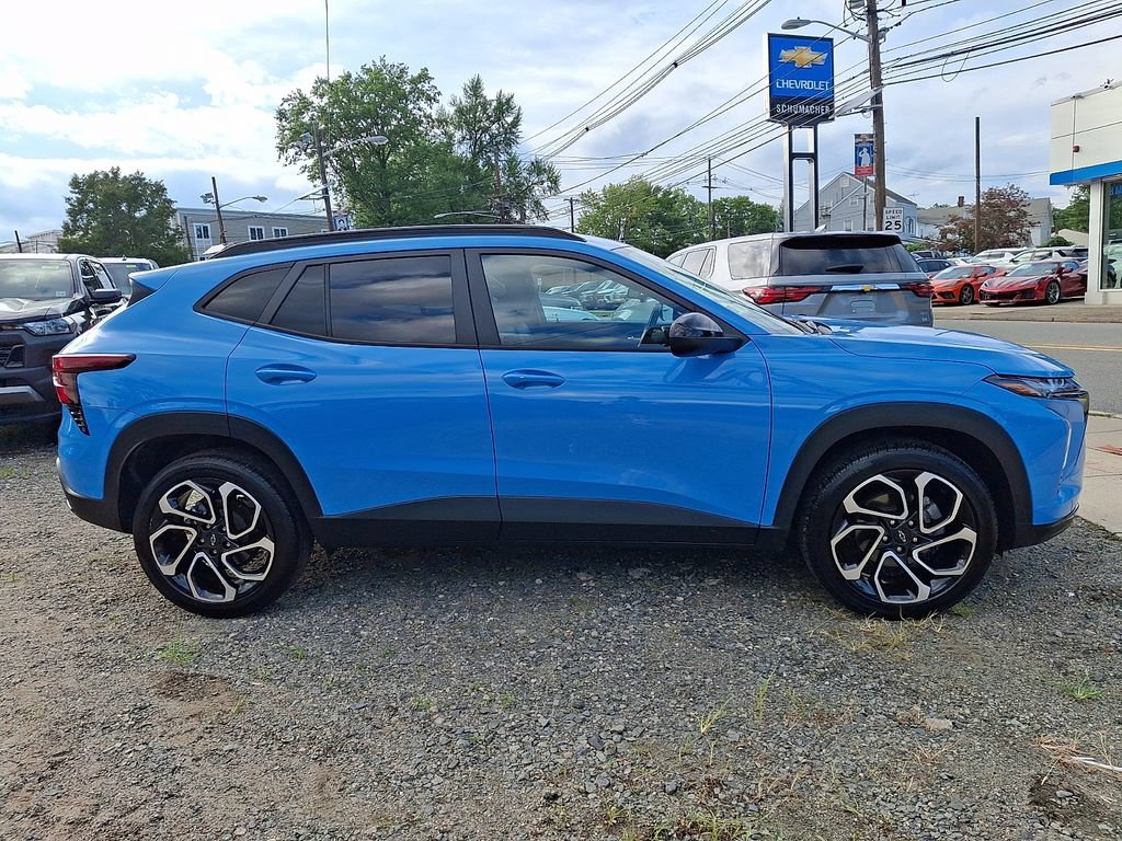 Certified 2024 Chevrolet Trax RS w/ Sunroof Package FWD image 9