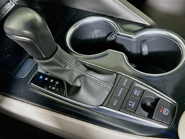 Certified 2020 Toyota Camry XLE FWD image 18