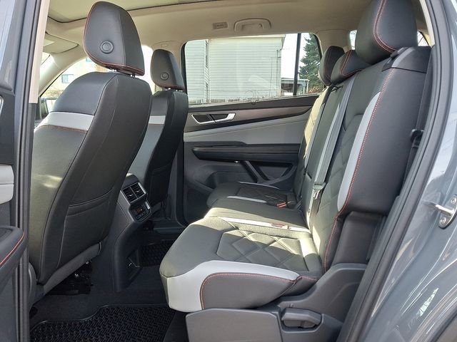Used 2025 Volkswagen Atlas Peak Edition SE image 10
