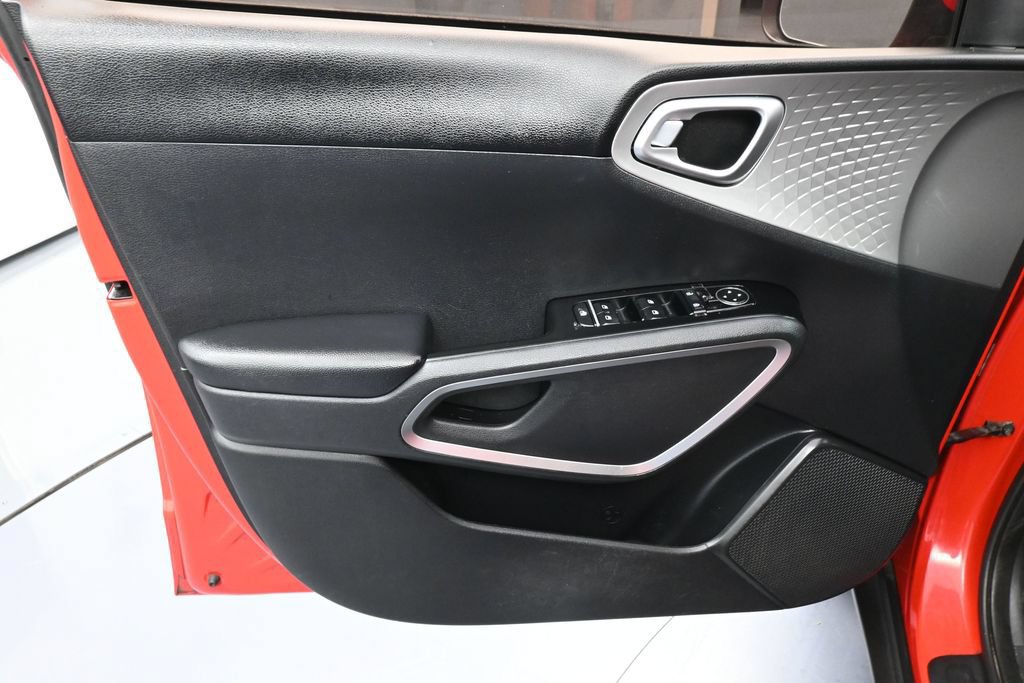 Used 2020 Kia Soul LX FWD image 12