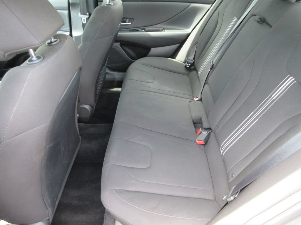 Used 2025 Hyundai Elantra SEL FWD image 12