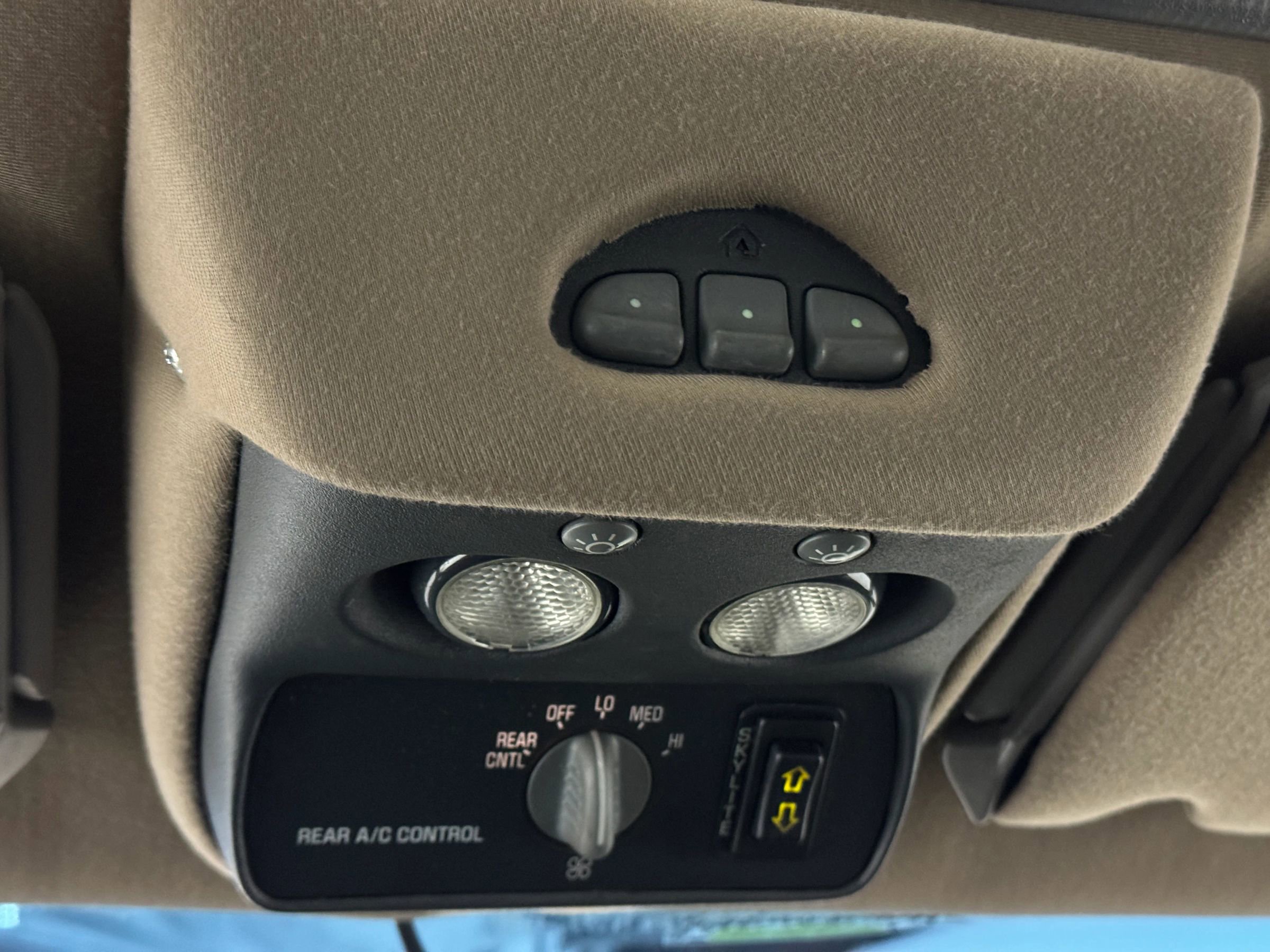 Used 2000 Chevrolet Tahoe Z71 w/ Comfort & Security Pkg AWD/4WD image 75