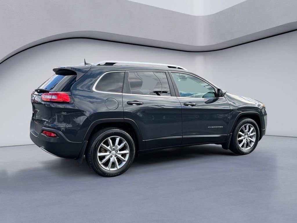 Used 2018 Jeep Cherokee Limited image 5