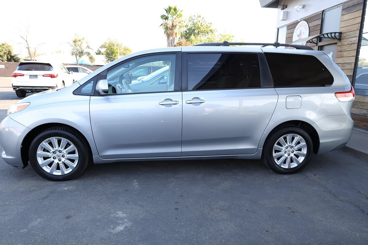 Used 2011 Toyota Sienna LE AWD/4WD image 7