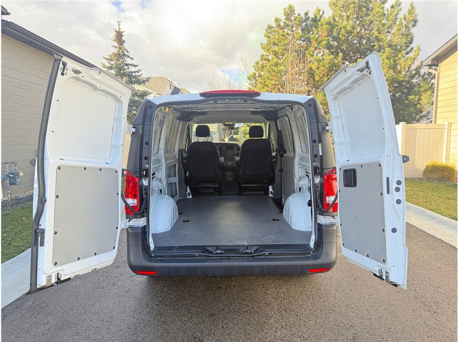 Used 2023 Mercedes-Benz Metris image 27