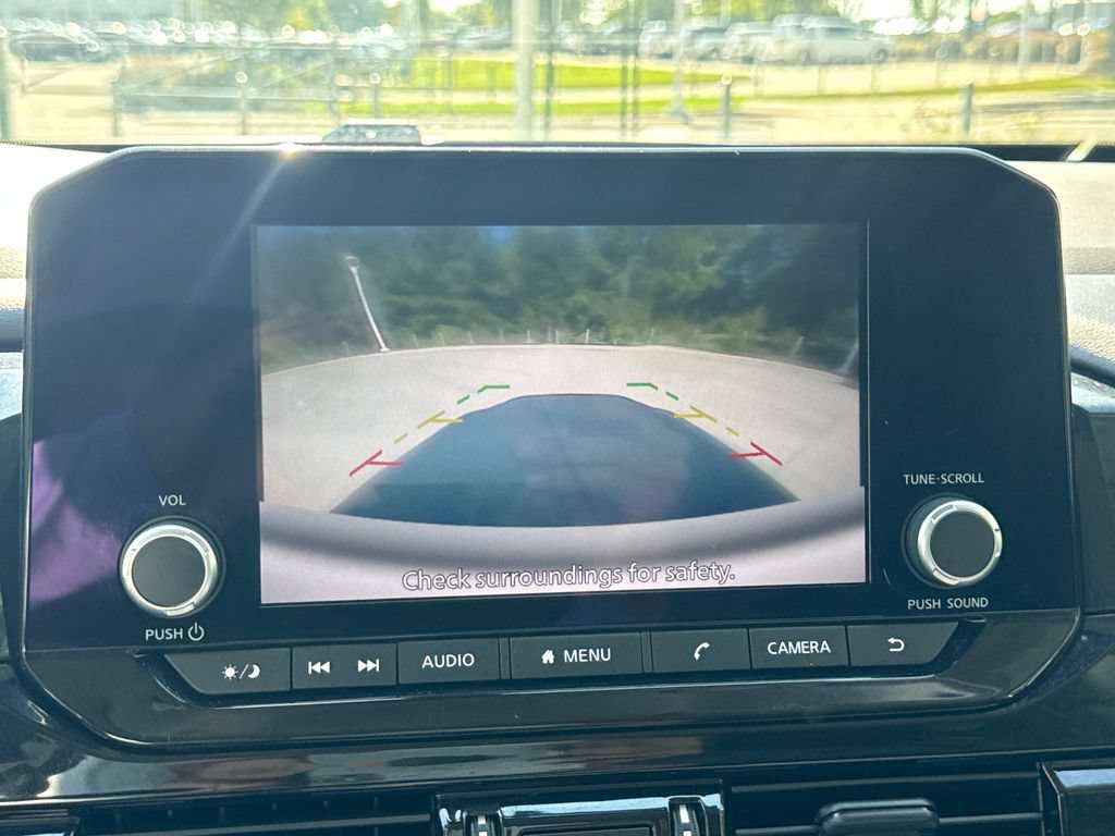 Used 2025 Nissan Pathfinder SV FWD image 27