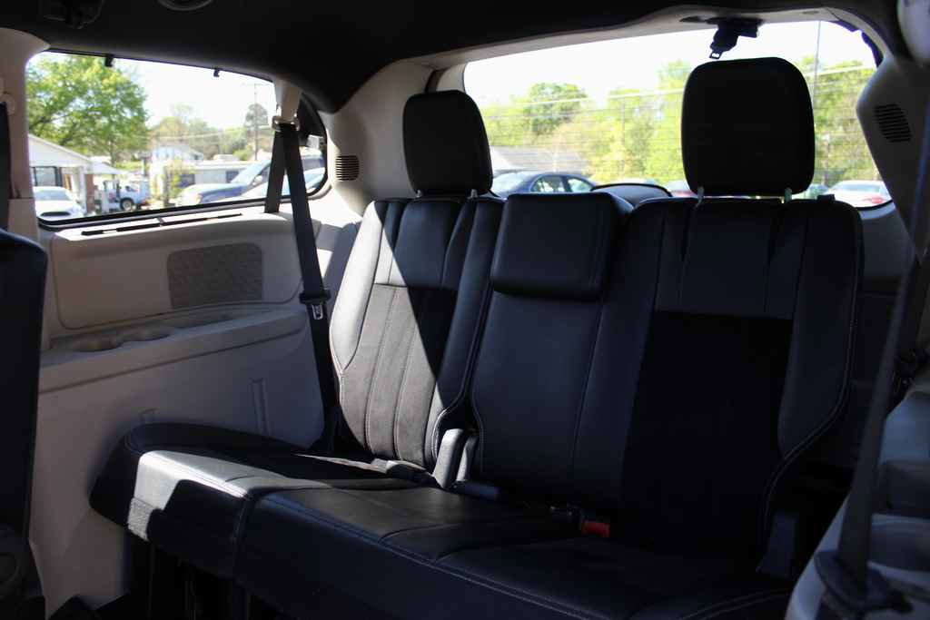 Used 2016 Dodge Grand Caravan SXT image 22