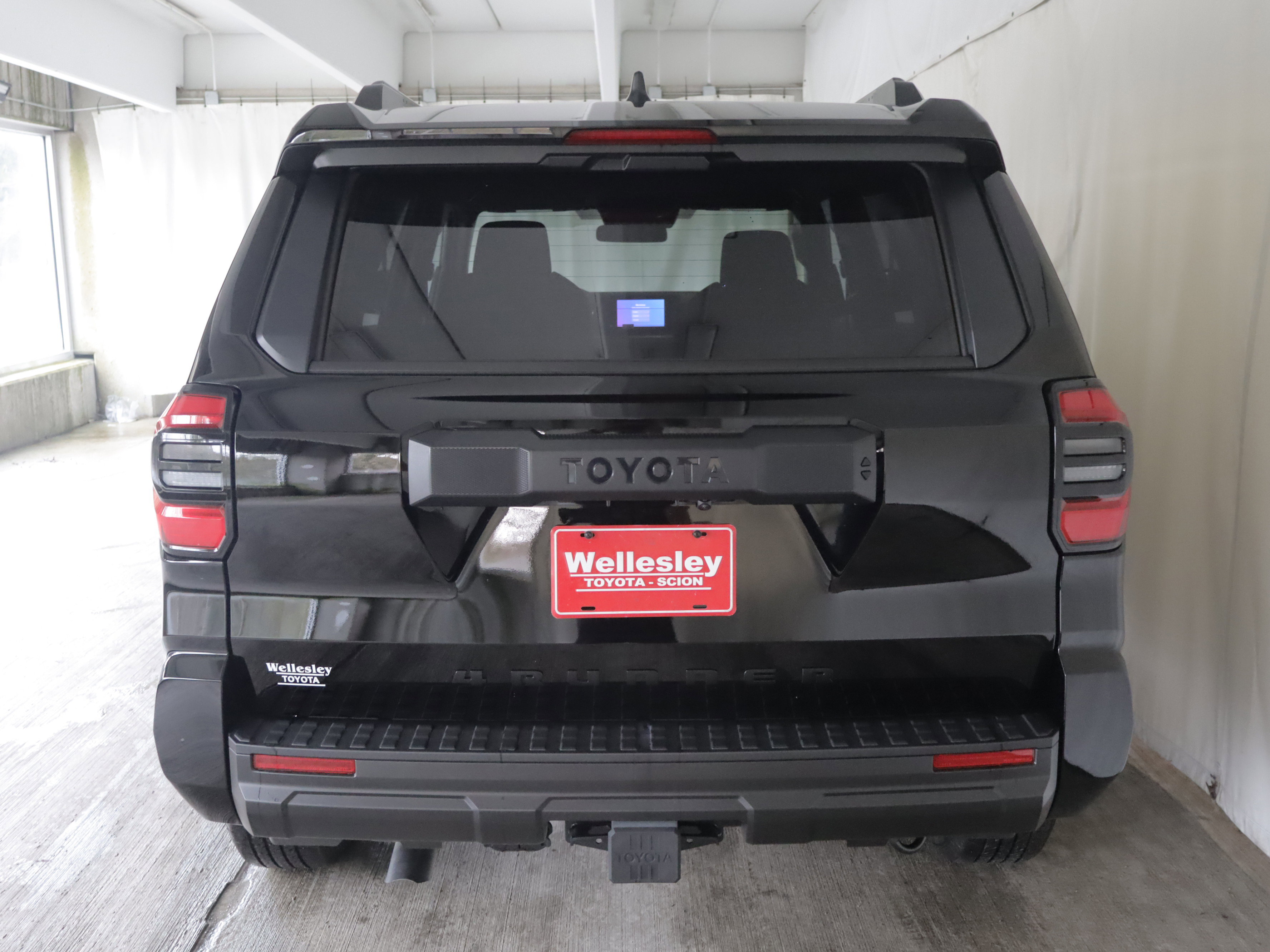 Used 2025 Toyota 4Runner SR5 AWD/4WD image 25